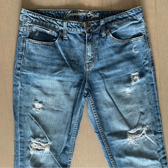 American Eagle Medium Blue Mid-Rise Distressed Straight Jeans - Picture 2 of 9